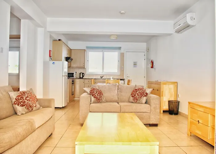 Emily Apartment Паралимни